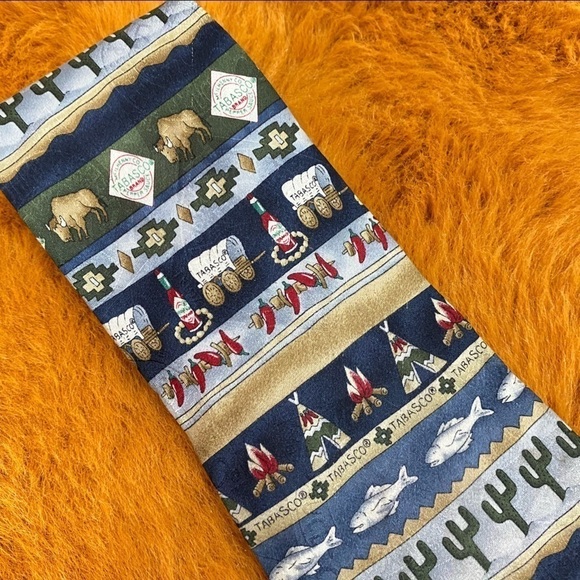 Wild west themed Tabasco sauce tie - Picture 6 of 6